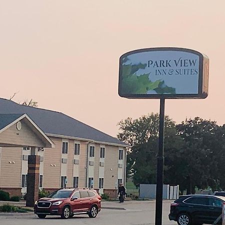 Park View Inn & Suites Hoisington Near Great Bend Экстерьер фото