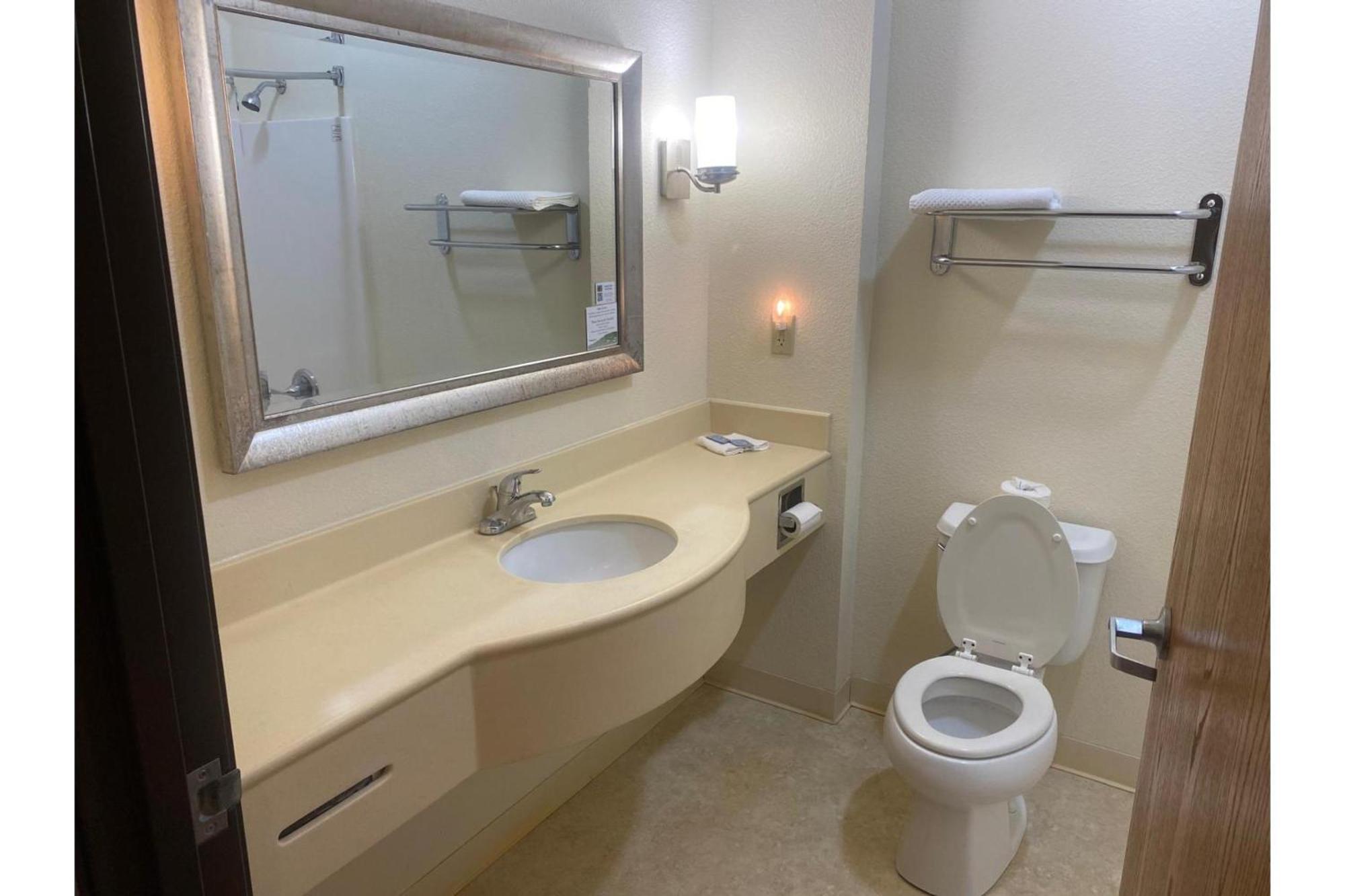 Park View Inn & Suites Hoisington Near Great Bend Экстерьер фото