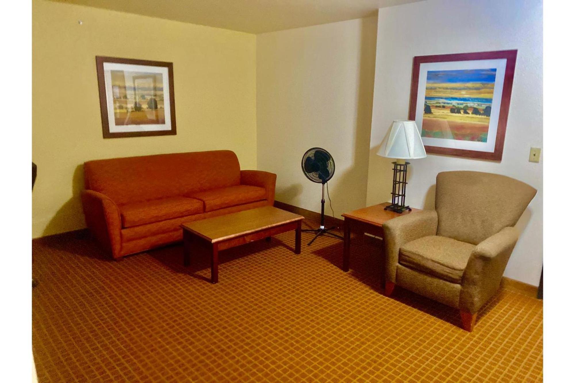Park View Inn & Suites Hoisington Near Great Bend Экстерьер фото