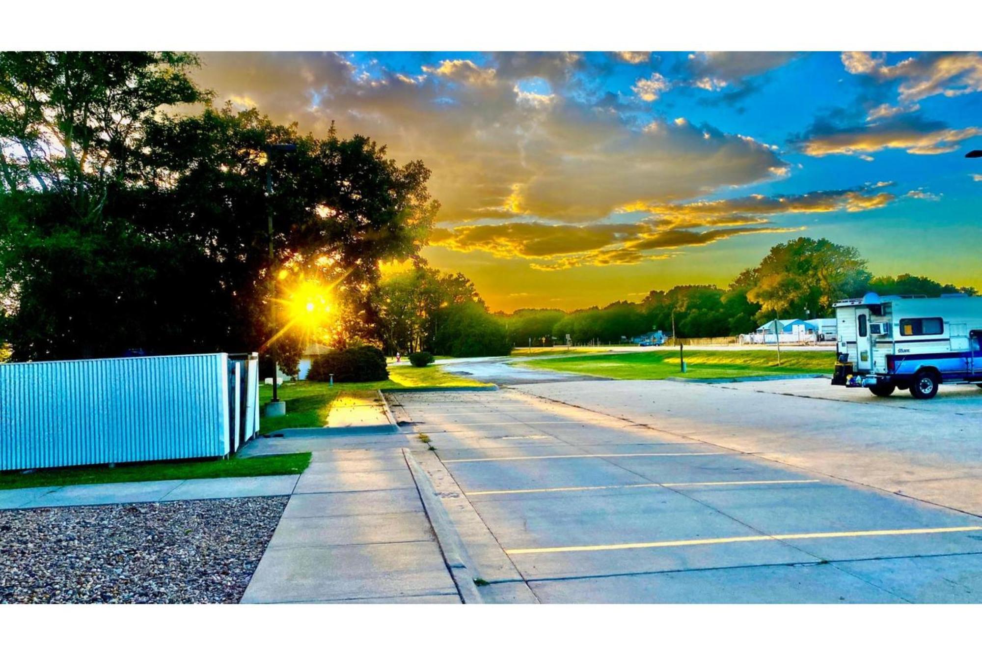 Park View Inn & Suites Hoisington Near Great Bend Экстерьер фото