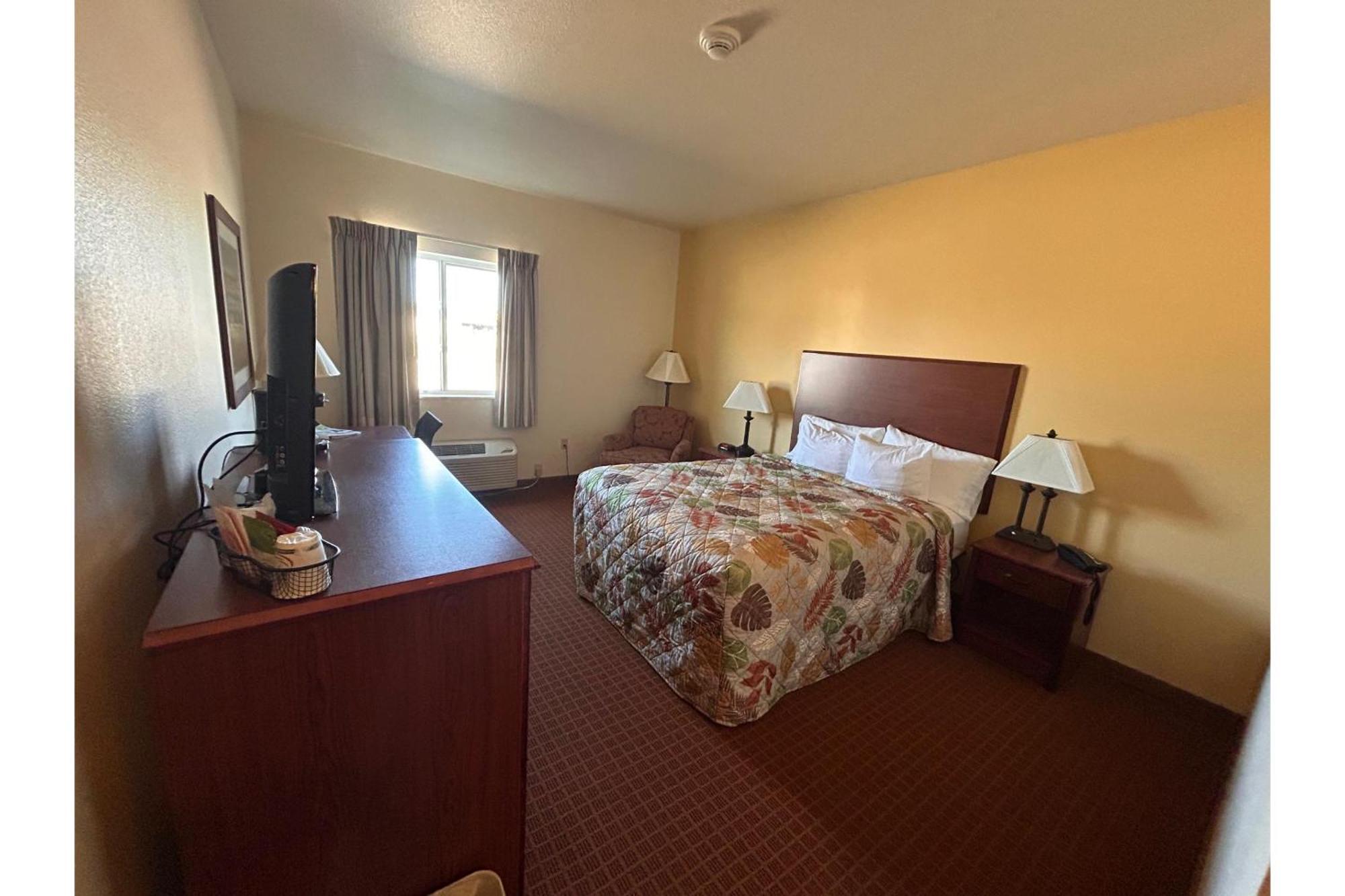 Park View Inn & Suites Hoisington Near Great Bend Экстерьер фото