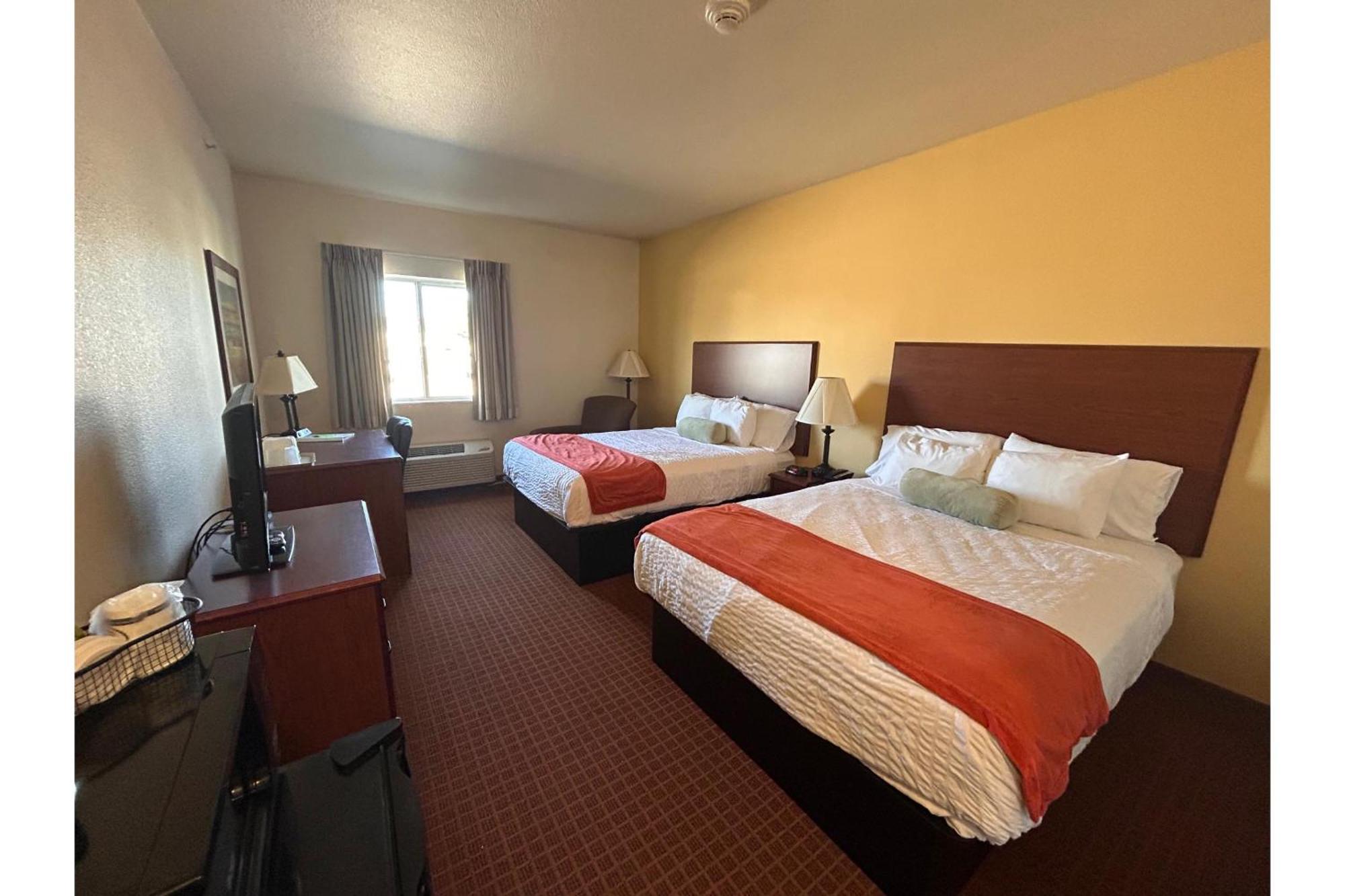 Park View Inn & Suites Hoisington Near Great Bend Экстерьер фото
