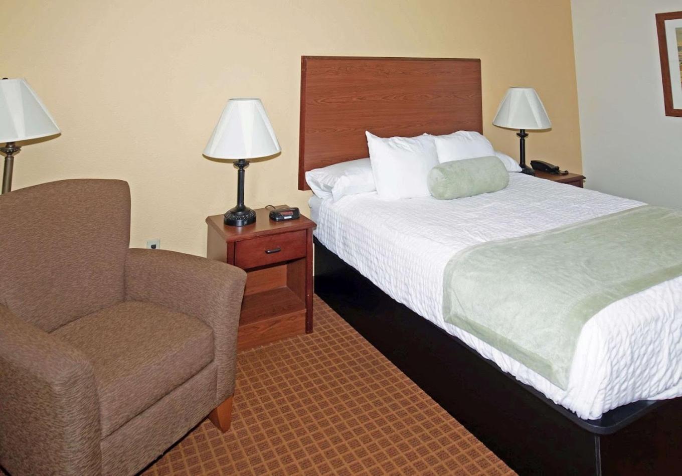 Park View Inn & Suites Hoisington Near Great Bend Экстерьер фото