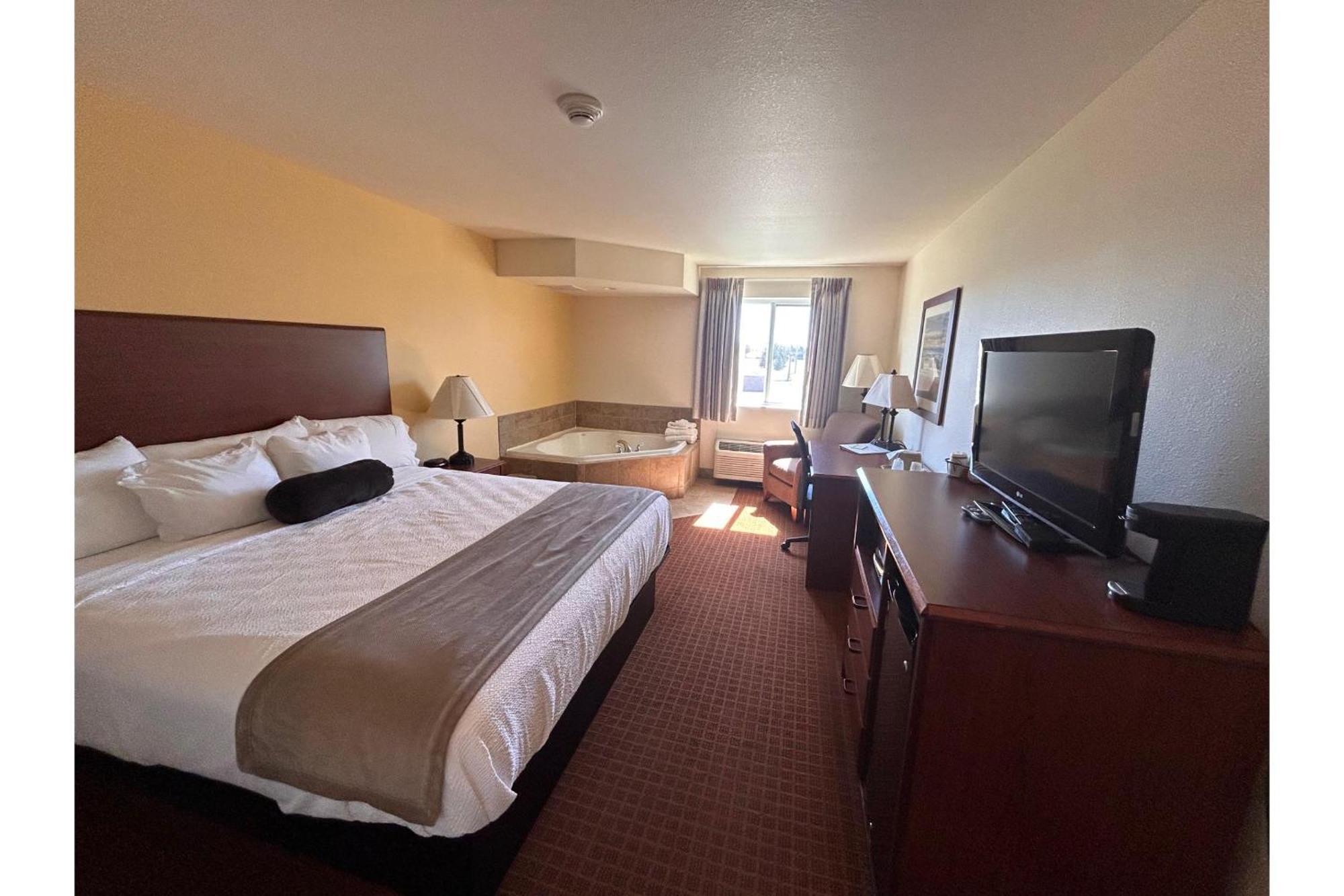 Park View Inn & Suites Hoisington Near Great Bend Экстерьер фото
