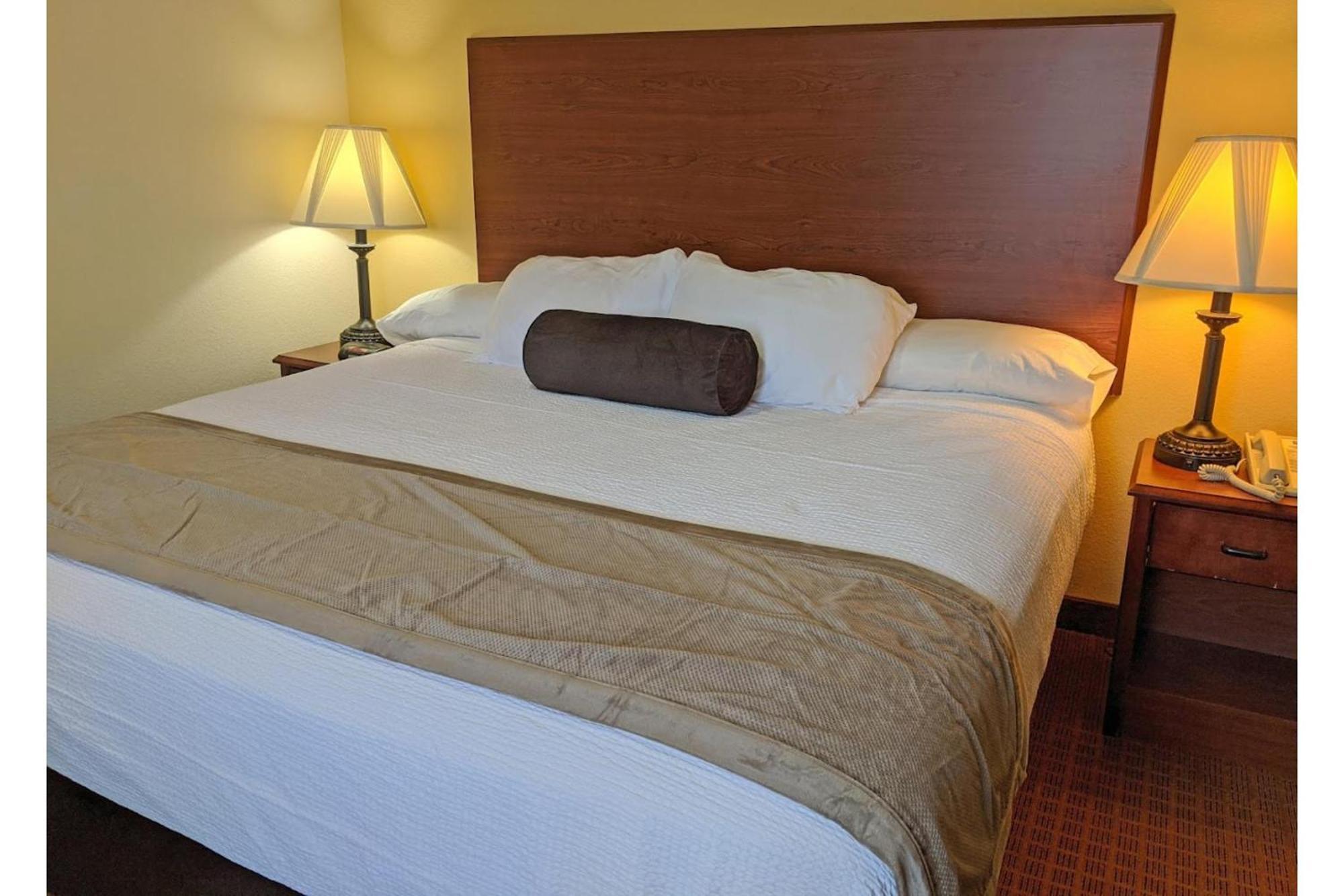 Park View Inn & Suites Hoisington Near Great Bend Экстерьер фото