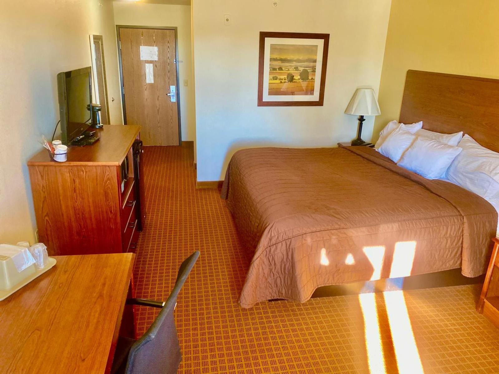 Park View Inn & Suites Hoisington Near Great Bend Экстерьер фото