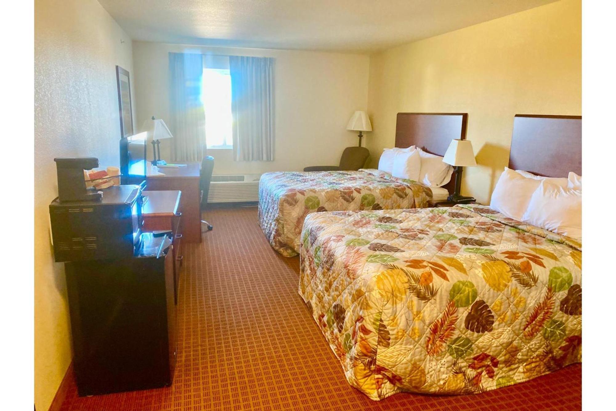 Park View Inn & Suites Hoisington Near Great Bend Экстерьер фото