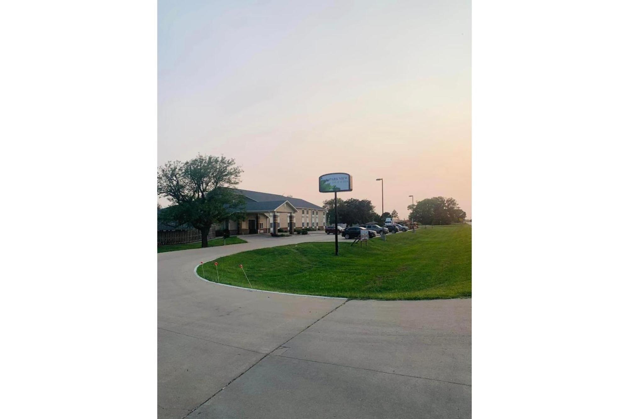 Park View Inn & Suites Hoisington Near Great Bend Экстерьер фото