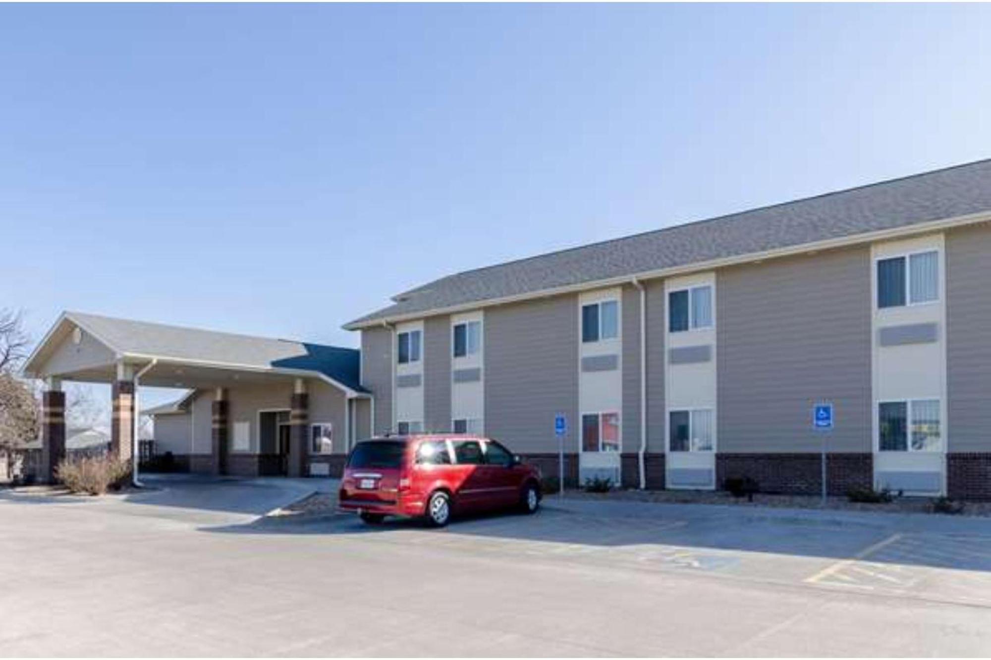 Park View Inn & Suites Hoisington Near Great Bend Экстерьер фото