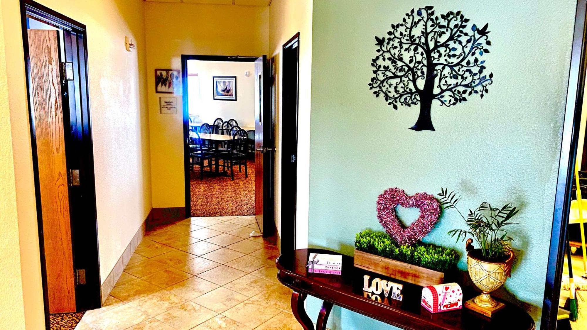 Park View Inn & Suites Hoisington Near Great Bend Экстерьер фото