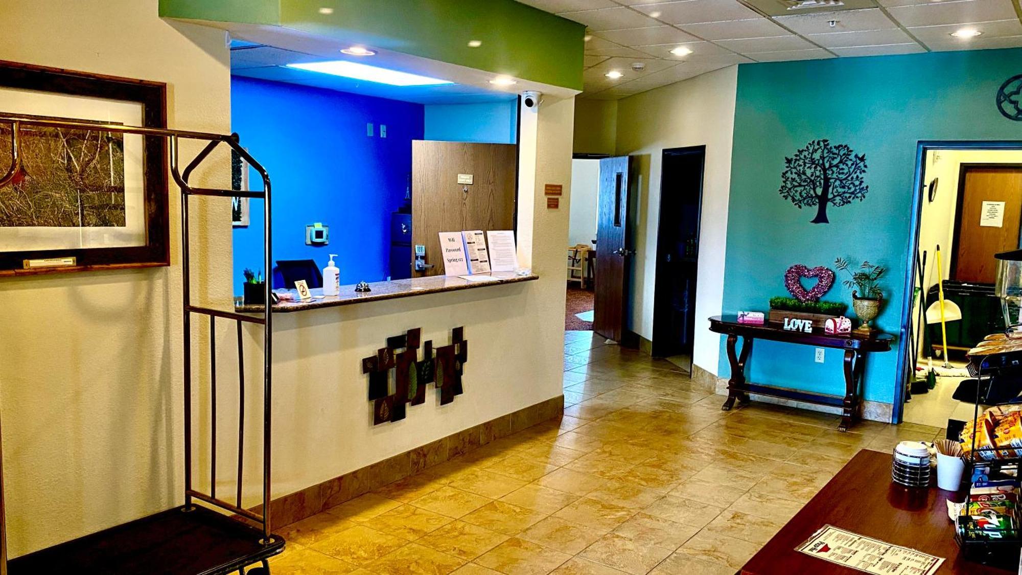 Park View Inn & Suites Hoisington Near Great Bend Экстерьер фото