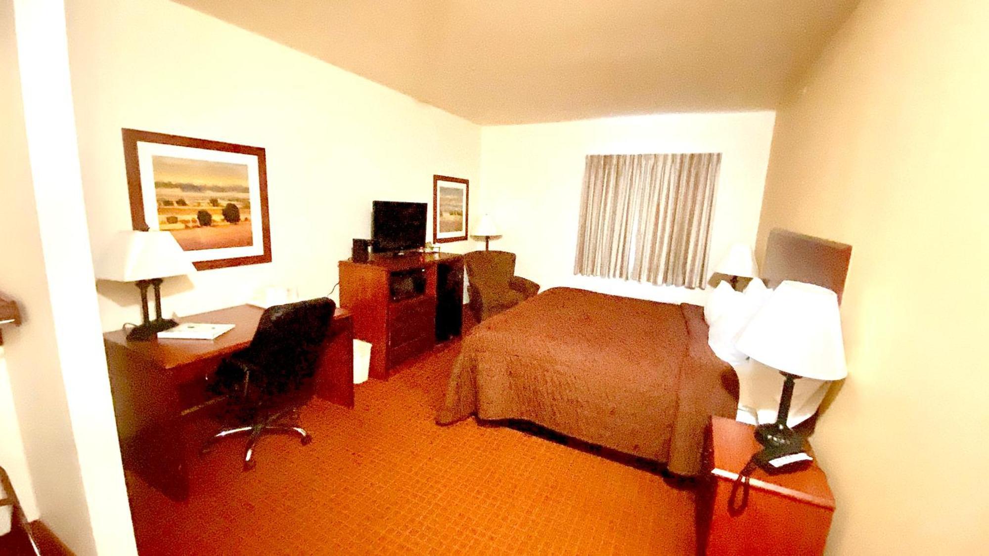 Park View Inn & Suites Hoisington Near Great Bend Экстерьер фото