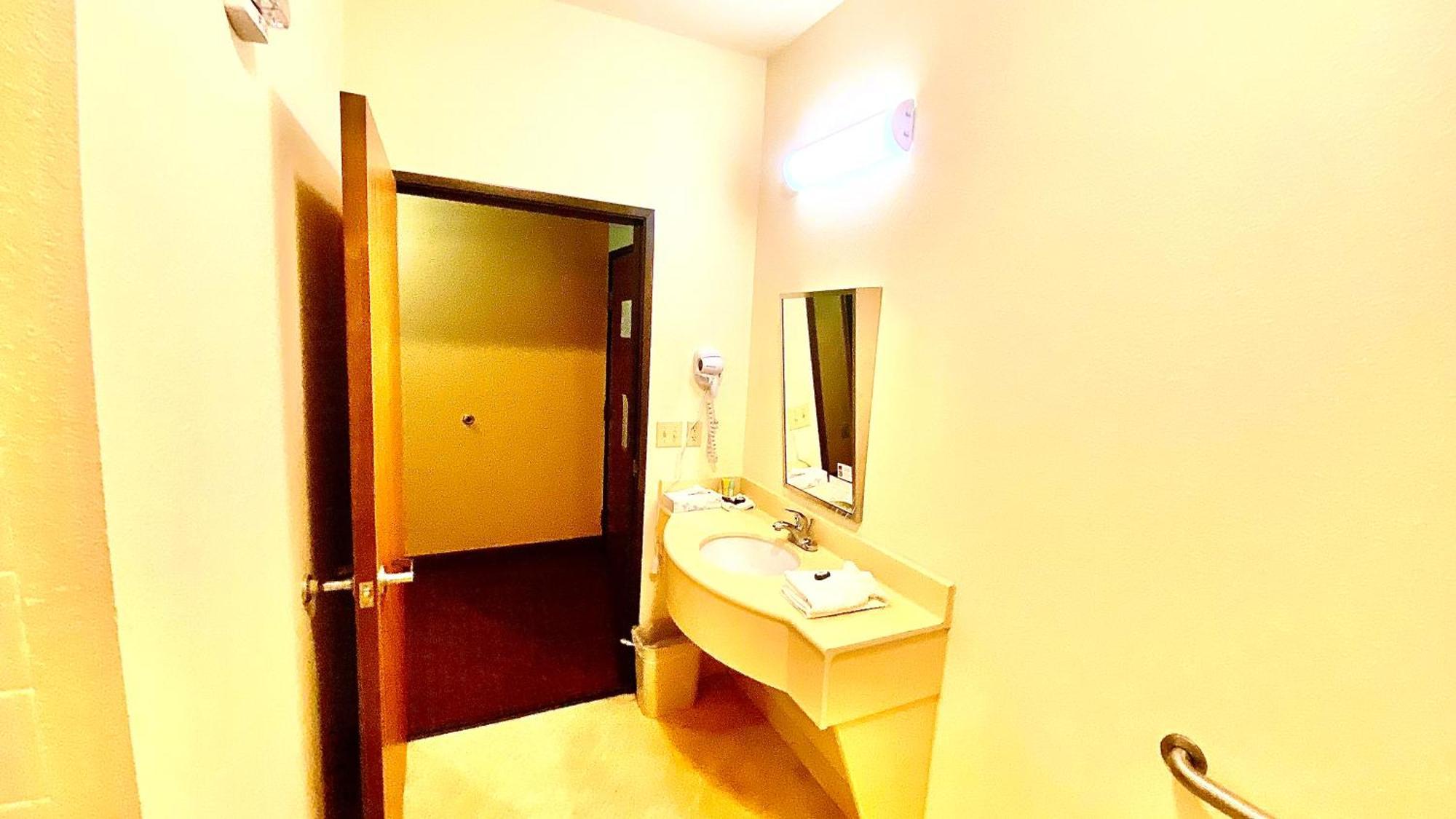 Park View Inn & Suites Hoisington Near Great Bend Экстерьер фото