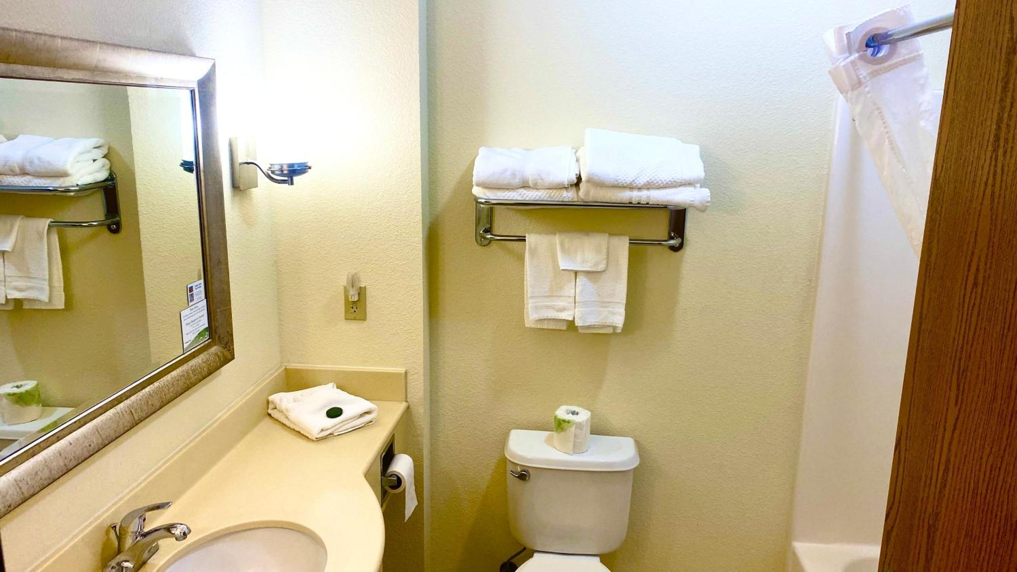 Park View Inn & Suites Hoisington Near Great Bend Экстерьер фото