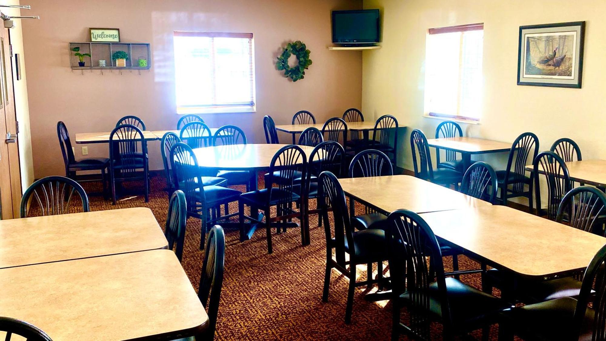 Park View Inn & Suites Hoisington Near Great Bend Экстерьер фото